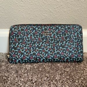 Coach Ranch Floral Mix Accordian Zip Wallet